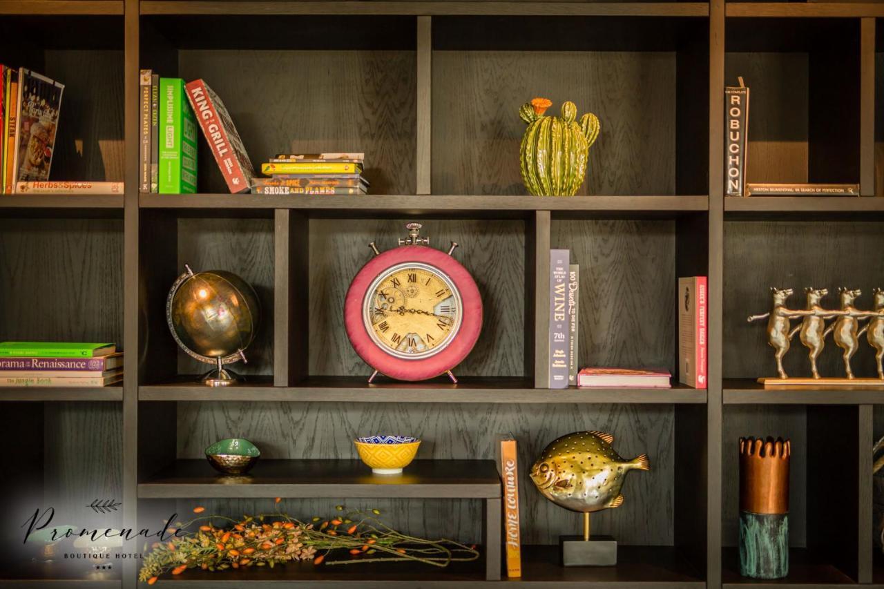 בורגאס Hotel Residence Promenade מראה חיצוני תמונה A bookshelf
