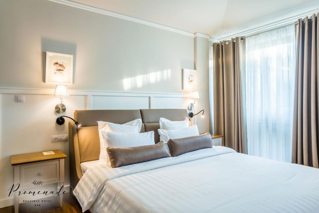 בורגאס Hotel Residence Promenade מראה חיצוני תמונה A bedroom at the hotel
