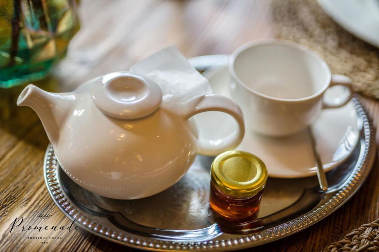 בורגאס Hotel Residence Promenade מראה חיצוני תמונה A tea set
