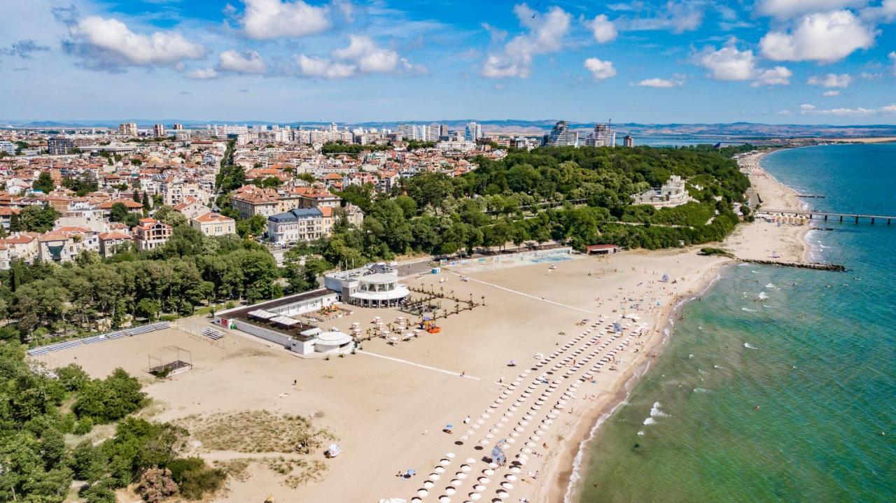 בורגאס Hotel Residence Promenade מראה חיצוני תמונה Aerial view of the beach