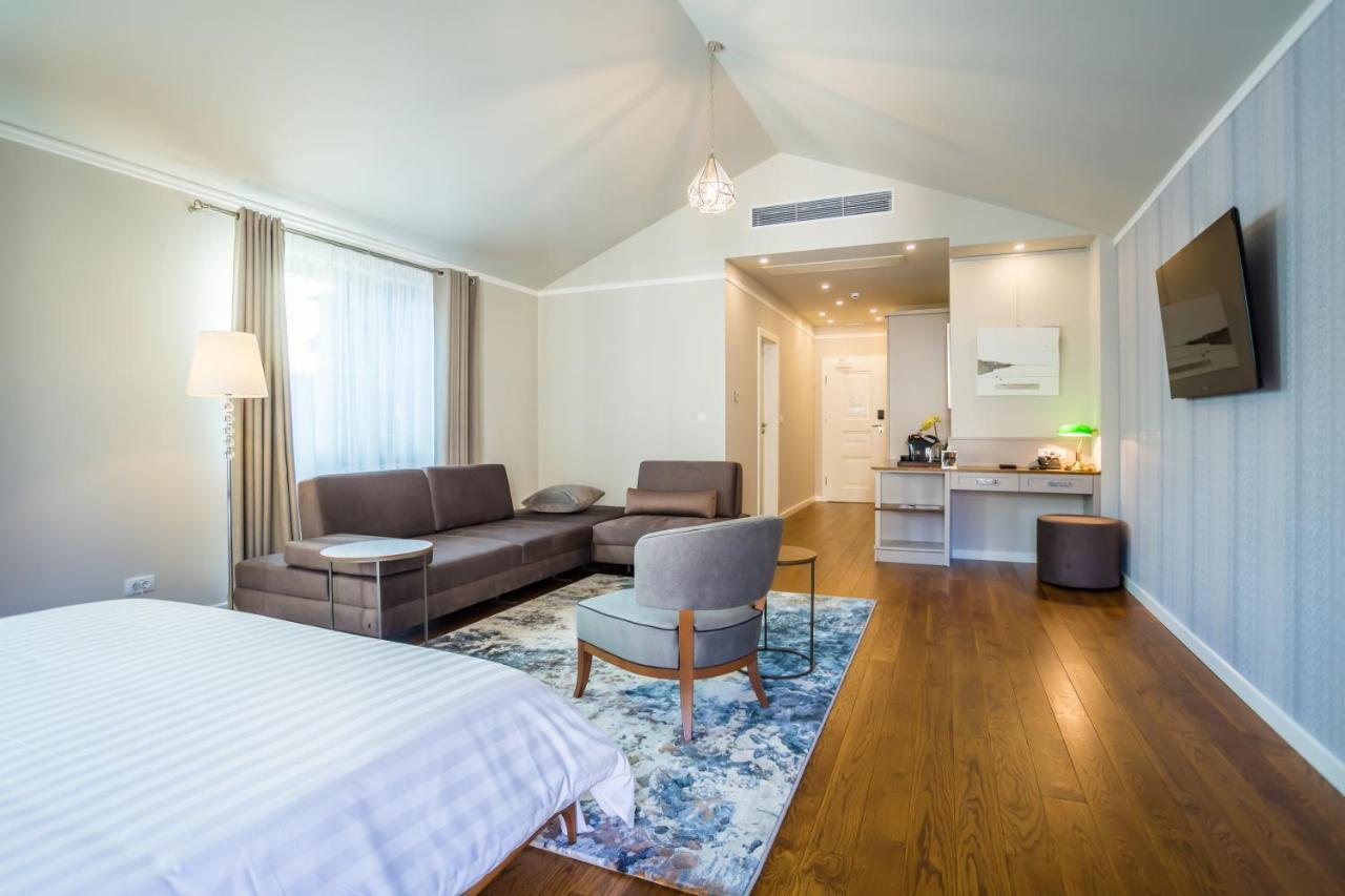 בורגאס Hotel Residence Promenade מראה חיצוני תמונה Suite