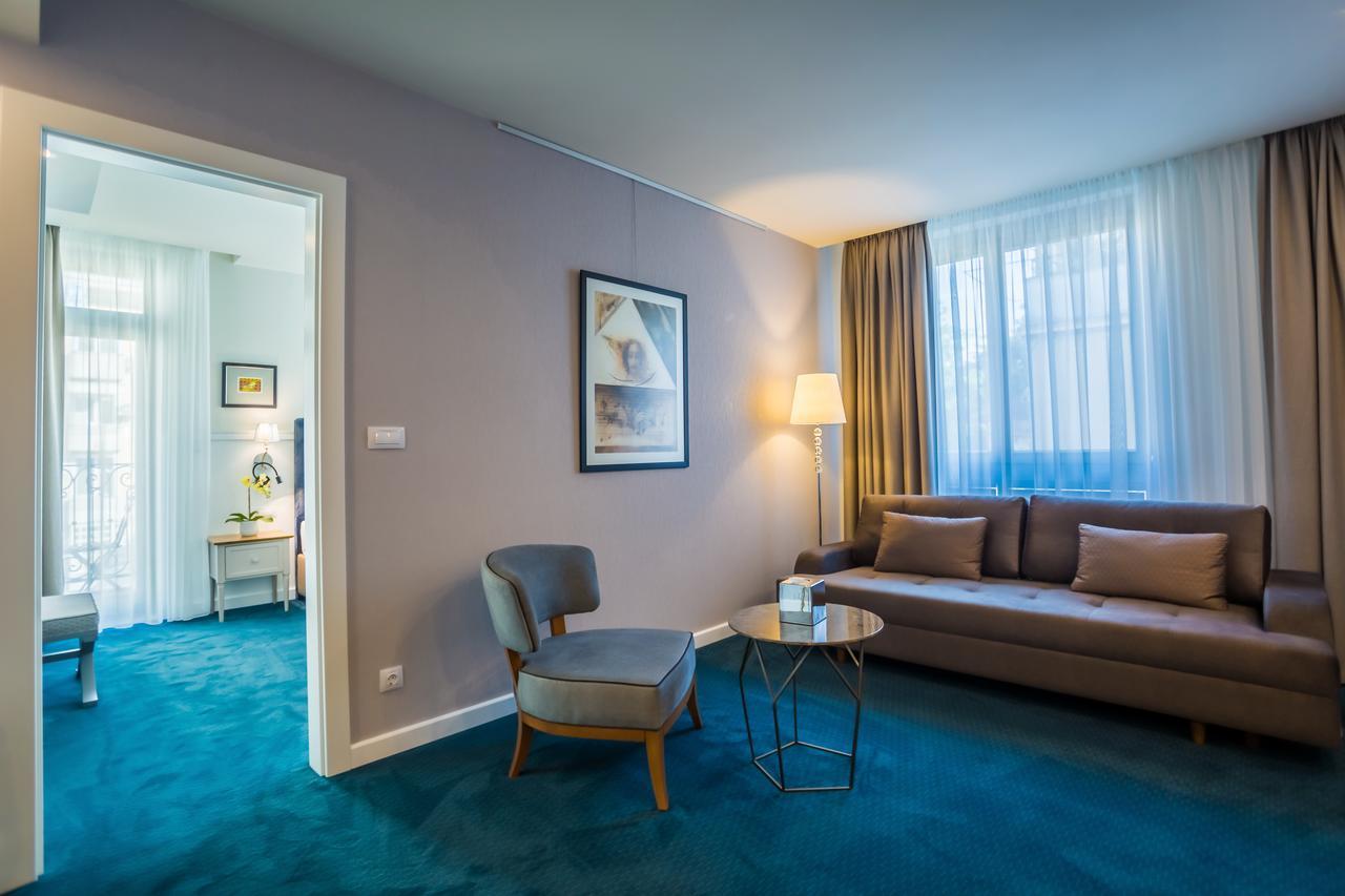 בורגאס Hotel Residence Promenade מראה חיצוני תמונה Suite